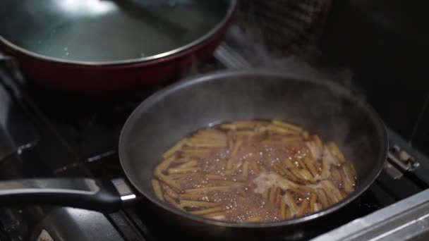 Nasıl Tereyağı Tsukudani Yapılır — Stok video