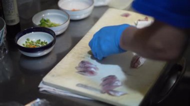 Balıkları yargılayan adamlar