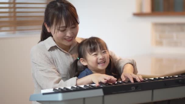Ouder Kind Oefenen Pianospelen — Stockvideo