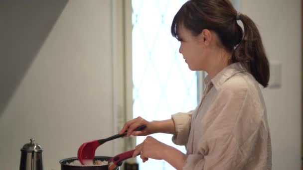 Image Une Femme Cuisinant — Video