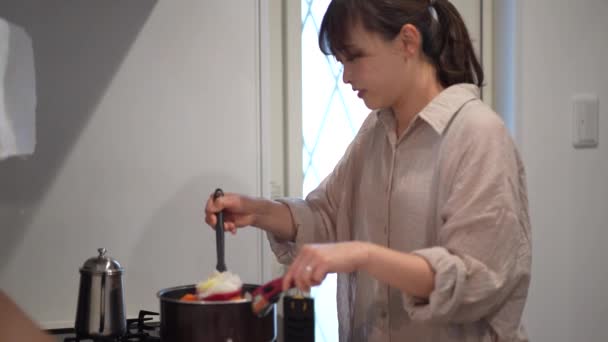 Imaginea Unei Femei Care Gătește — Videoclip de stoc