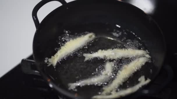天ぷらを揚げる方法 — ストック動画