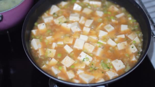 Πώς Φτιάξετε Mapo Tofu Στο Σπίτι — Αρχείο Βίντεο