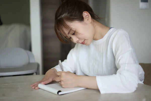 Woman Writing Letter — Stock Photo, Image