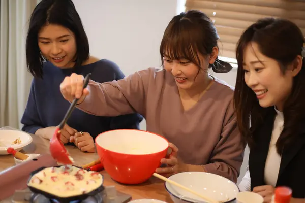 Una Donna Che Takoyaki — Foto Stock