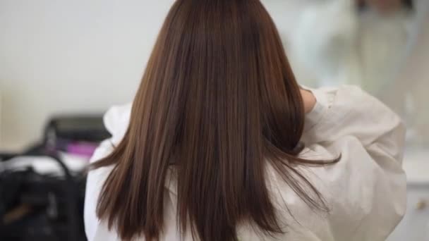Kobieta Potrząsanie Włosami — Wideo stockowe