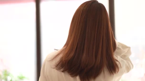 Kobieta Potrząsanie Włosami — Wideo stockowe