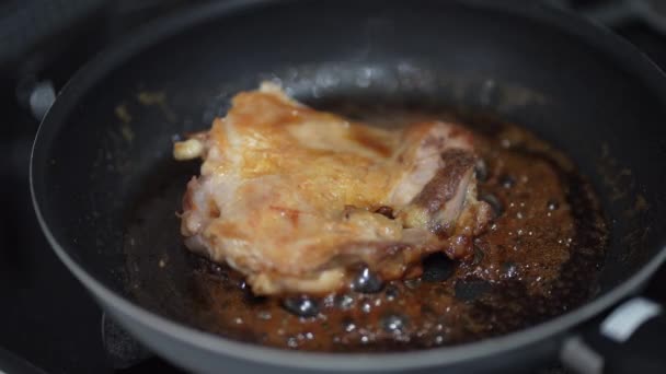 Teriyaki Soslu Tavuk Nasıl Yapılır — Stok video