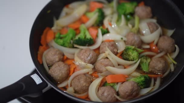 Hogyan Készítsünk Édes Savanyú Szószt Zöldségekkel Húsgombócokkal — Stock videók