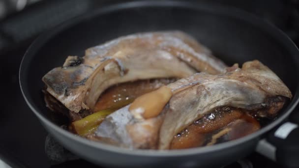 如何制作金枪鱼炖肉 — 图库视频影像