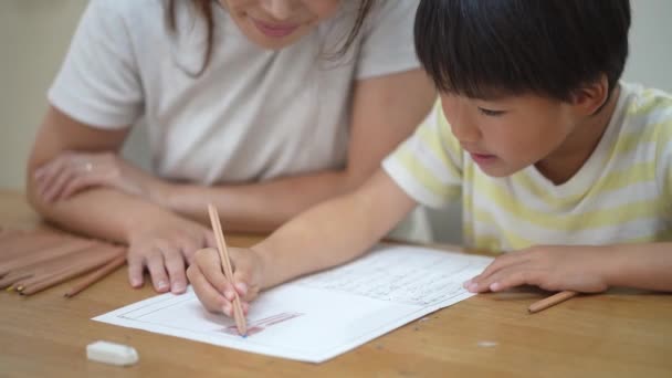 絵日記を描く親子 — ストック動画