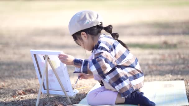 Girl Drawing Picture — Stock Video