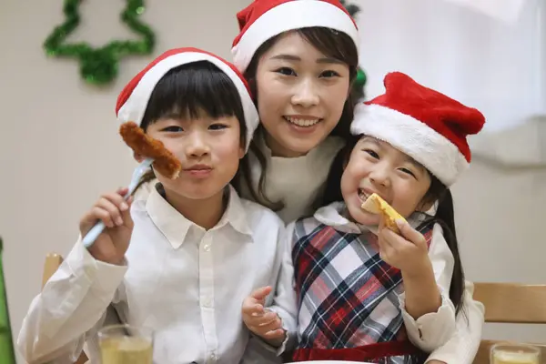 Parent Enfant Mangeant Image Noël — Photo