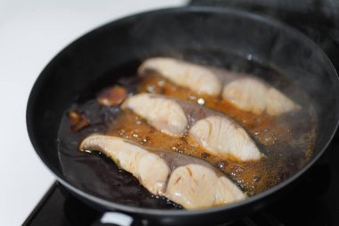 Sarı kuyruklu güveç nasıl yapılır?