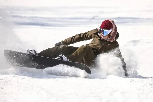 Snowboarder Femminile Che Cade — Foto Stock