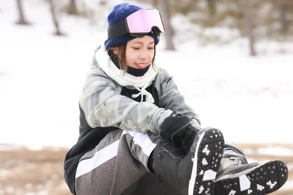 Woman Wearing Snowboard Boots — Stock Photo, Image