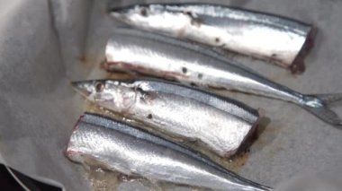 Kızartma tavasında saury nasıl kızartılır?