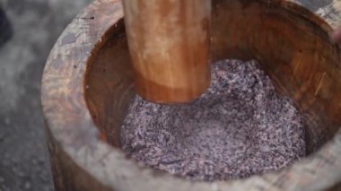 Mochi nasıl dövülür?