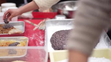 Taze mochi 'ye yeni malzemeler ekliyorum.