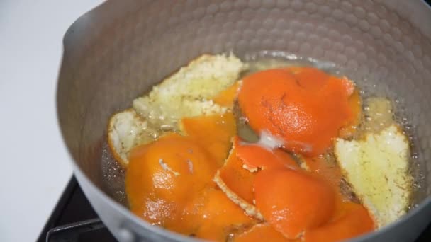 Hoe Sinaasappelschil Koken — Stockvideo