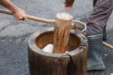 Mochi nasıl dövülür?