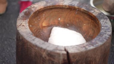 Mochi nasıl dövülür?