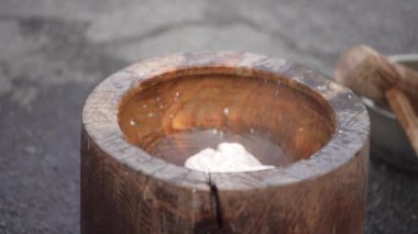 Mochi nasıl dövülür?