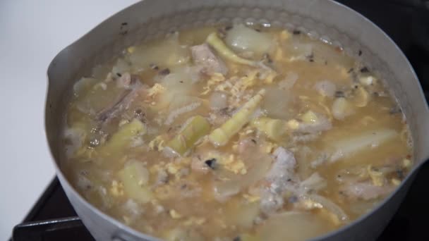竹のシュートスープを作る方法 — ストック動画