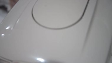 Pişmiş pirinçten buhar yükseliyor
