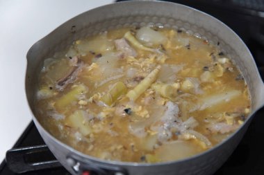 Bambu çorbası yapıyorum.