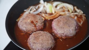 Haşlanmış hamburger nasıl yapılır?