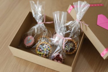 El yapımı şekerlemeler Sevgililer Günü resmi