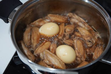 Haşlanmış tavuk kanadı yapmak