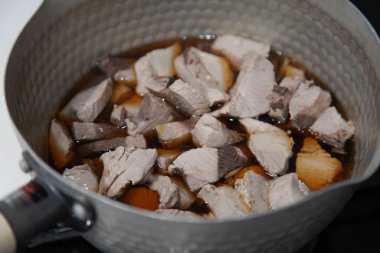 Nasıl yahni yapılacağının resmi.