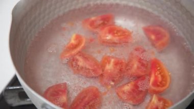 Domates nasıl kaynatılır?