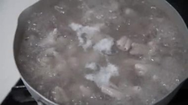 Kaynayan motsu ve konnyaku