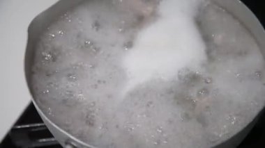 Kaynayan motsu görüntüsü