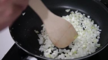 Soğan kızartmayı.