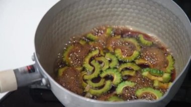 Acı kavun tsukudani yapıyorum.