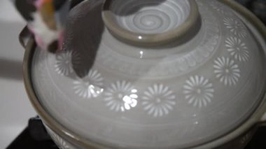 Tavuklu lahana yahnisi nasıl yapılır?