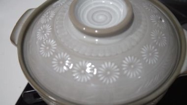 Tavuklu güveç yapmanın resmi