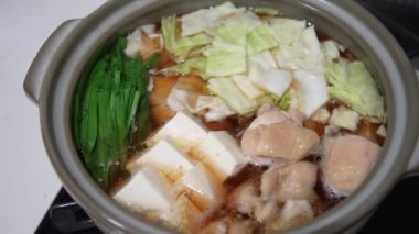 Tavuklu güveç yapmanın resmi