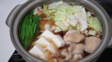 Tavuklu güveç yapmanın resmi