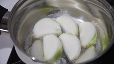 Soğan kızartmayı.