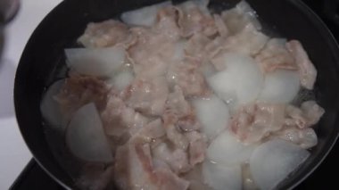 Domuz eti ve turp nasıl yapılır?