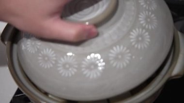 Tavuk ve ıspanaklı güveç yapıyorum.