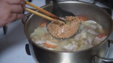 Domuz çorbası nasıl yapılır?