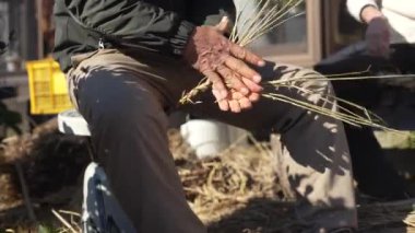 Japon Shimenawa 'sını nasıl yapacağının resmi