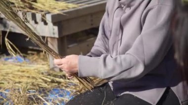 Japon Shimenawa 'sını nasıl yapacağının resmi