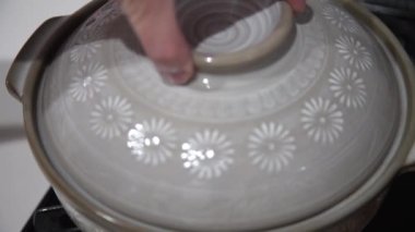 Tavuk ve kasımpatı yapıyorum.